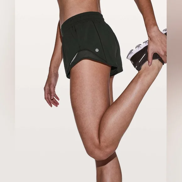 Lululemon Hotty Hot Short II *2.5", Black, Size 6 - Picture 3 of 15